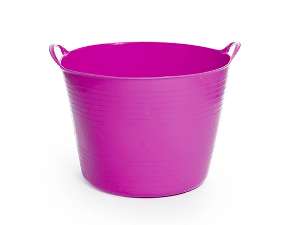 Розовый цвет пластиковой корзины — стоковое фото