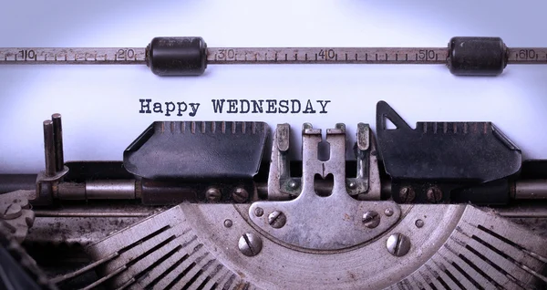 Gros plan sur la machine à écrire vintage - Happy Wednesday — Photo