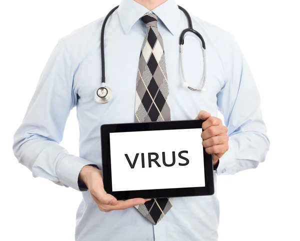Doktor držení tabletu - Virus — Stock fotografie