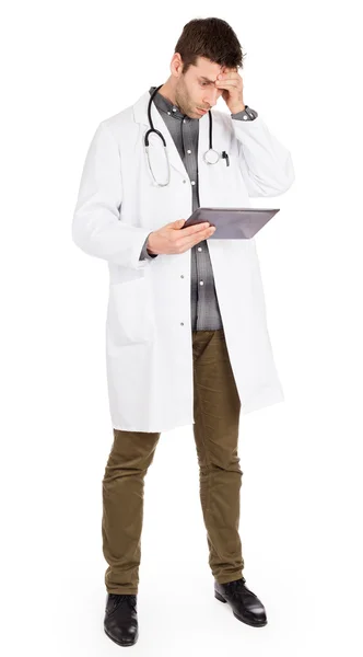 Médico segurando tablet com espaço de cópia e caminho de recorte para o — Fotografia de Stock
