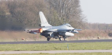 Leeuwarden, Hollanda - 11 Nisan 2016: Gr üzerinde Hollanda F-16
