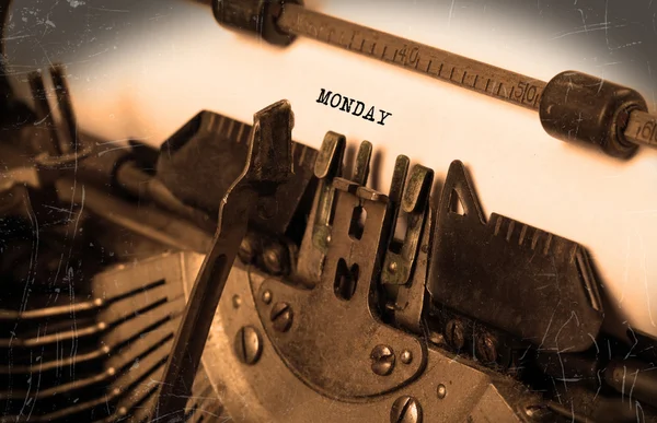 Typographie du lundi sur une machine à écrire vintage — Photo