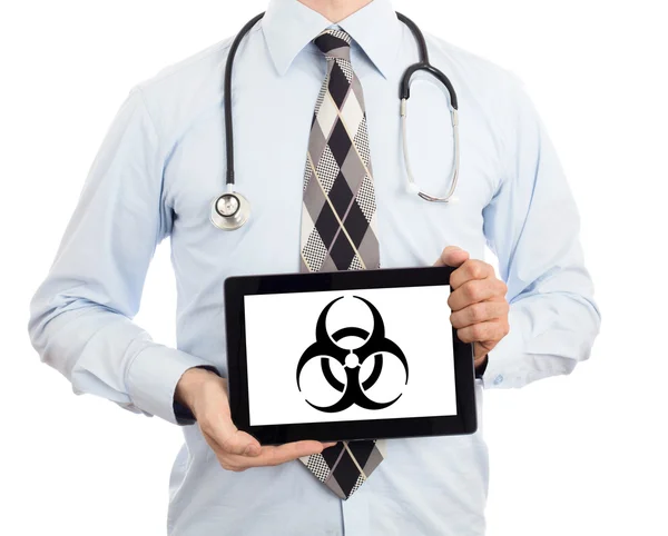 Dokter holding tablet - waarschuwing! Biohazard! — Stockfoto