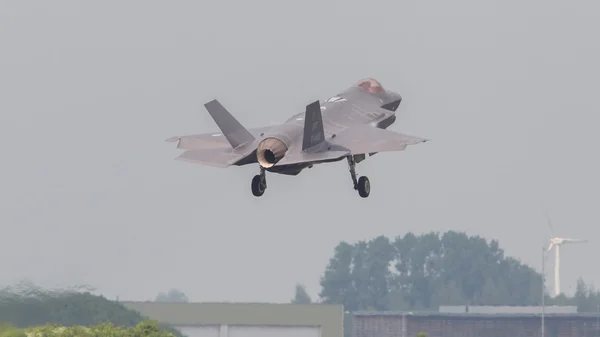 吕、 荷兰-5 月 26 日 ︰ 在它的 fi F-35 战斗机 — 图库照片