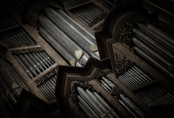 Läskig bild av en gammal orgel — Stockfoto