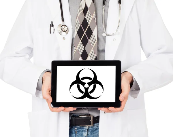 Dokter holding tablet - waarschuwing! Biohazard! — Stockfoto
