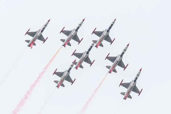 LEEUWARDEN, PAÍSES BAJOS - 10 DE JUNIO DE 2016: Fuerza Aérea Turca D —  Fotos de Stock