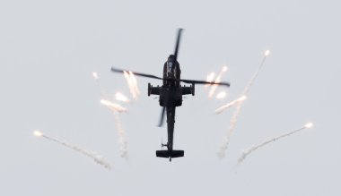 Leeuwarden, Hollanda - 10 Haziran 2016: Hollandalı Ah-64 Apache bir