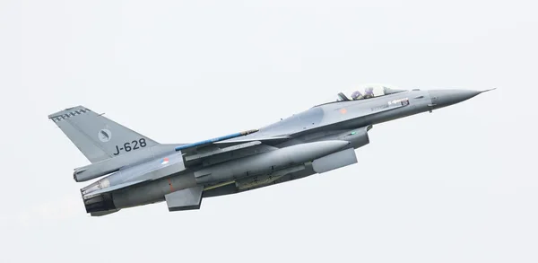 ЛИВАРДЕН, НИДЕРЛАНДЫ - 11 июня 2016 года: Голландский истребитель F-16. — стоковое фото