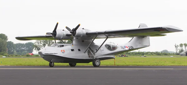 LEEUWARDEN, PAYS-BAS - 11 JUIN : Consolidation de PBY Catalina à — Photo