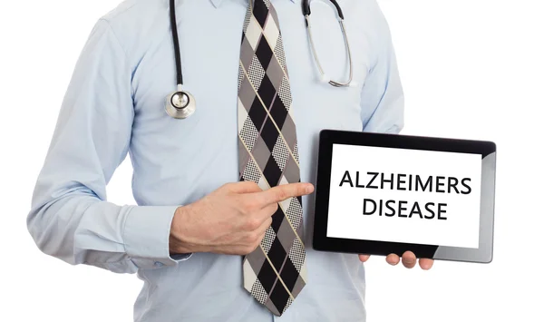 Lekarz trzymając tabletkę - choroba Alzheimera — Zdjęcie stockowe