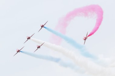Leeuwarden, Hollanda - 10 Haziran 2016: Raf Red Arrows perf