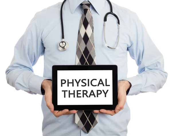 Lekarz trzymając tabletkę - fizykoterapia — Zdjęcie stockowe