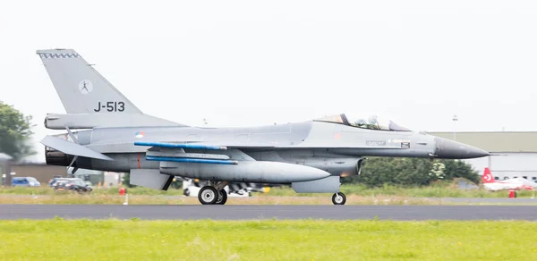 吕、 荷兰-2016 年 6 月 11 日 ︰ 荷兰 F-16 战斗机 j — 图库照片