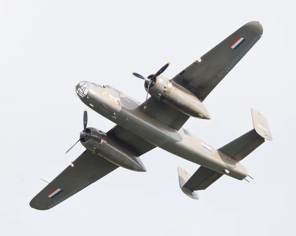 LEEUWARDEN, PAÍSES BAJOS - 10 DE JUNIO: B-25 Mitchell bomber —  Fotos de Stock