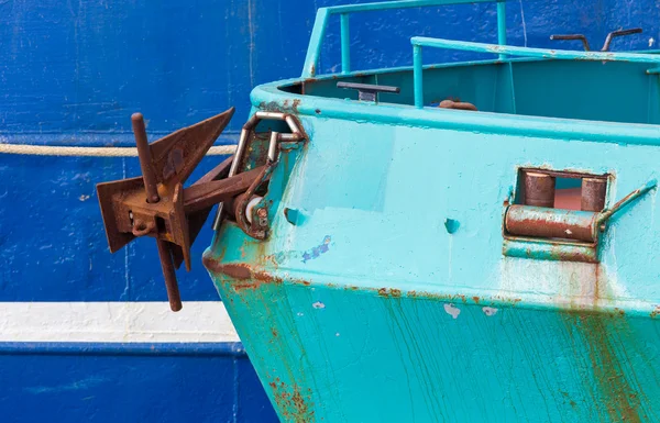Nose of the green fishing ship — Stock Photo, Image