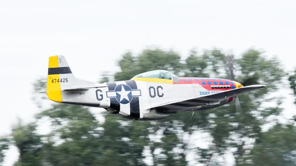 LEEUWARDEN, THE NETHERLANDS - JUNE 10: P51 Mustang displaying at — Stock Photo, Image