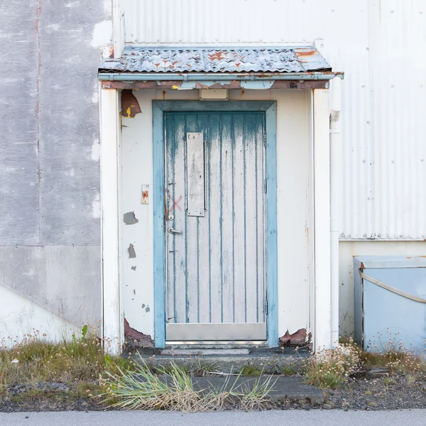 Front view of a boarded-up abandoned building in Iceland — Stock Photo, Image
