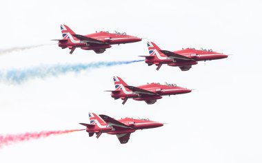 Leeuwarden, Hollanda - 10 Haziran 2016: Raf Red Arrows perf