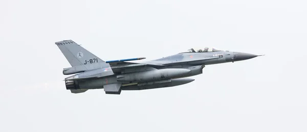 LEEUWARDEN, THE NETHERLANDS - JUN 11, 2016: Dutch F-16 fighter j — Stock Photo, Image