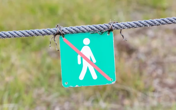 Prohibido caminar hasta aquí - Islandia —  Fotos de Stock