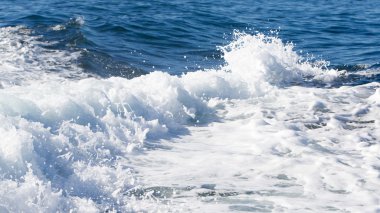 Açık okyanusta feribot gemide dalgası