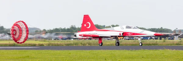 LEEUWARDEN, PAÍSES BAJOS - 10 DE JUNIO DE 2016: Fuerza Aérea Turca D —  Fotos de Stock