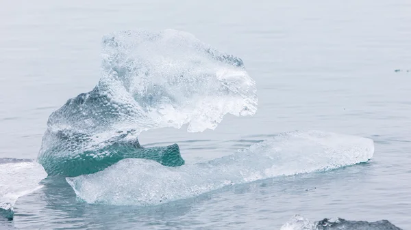 Close-up de gelo derretido em Jokulsarlon - Islândia — Fotografia de Stock