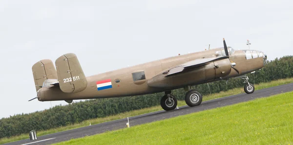Λεουβάρντεν, Ολλανδία - 10 Ιουνίου: Ww2 B-25 Mitchell βομβαρδιστικό — Φωτογραφία Αρχείου