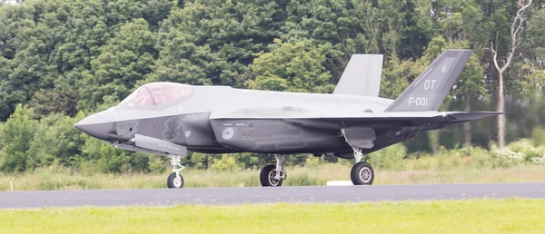 LEEUWARDEN, THE NETHERLANDS - JUNE 10, 2016: Dutch F-35 on the r — Stock Photo, Image