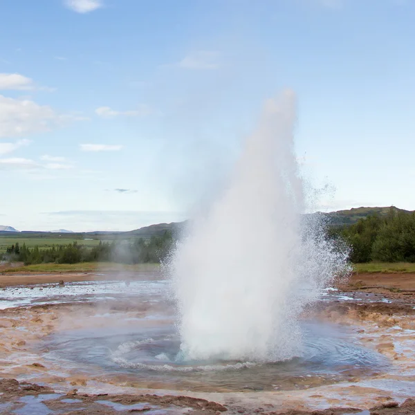 Erupción de Strokkur en el área de Geysir, Islandia —  Fotos de Stock