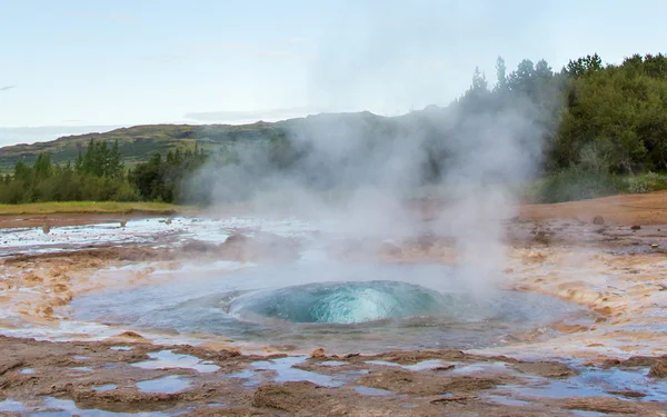 Знаменитий Strokkur гейзерів - Ісландська - Закри — стокове фото