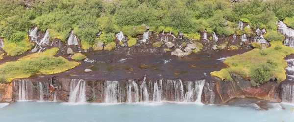 Cachoeiras Hraunfossar na Islândia — Fotografia de Stock
