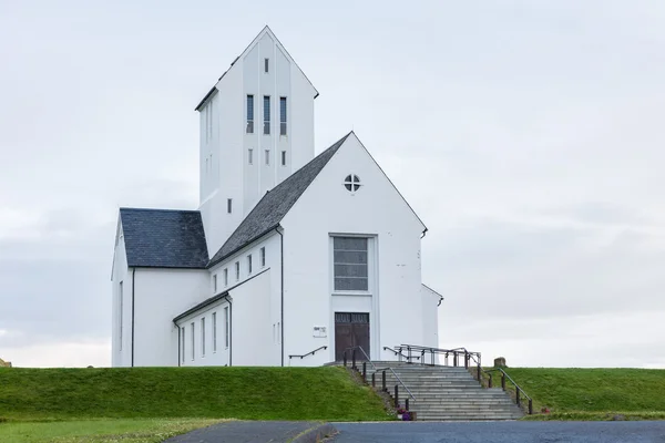 SKALHOLT, ICELAND - JULHO 24: A moderna catedral de Skalholt foi concluída em 1963, é retratada em 24 de julho de 2016 e está situada em um dos locais mais históricos da Islândia . — Fotografia de Stock