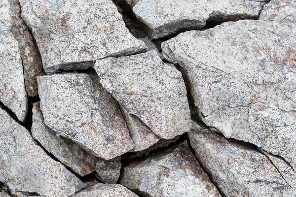Frost lämnar destruktiva mönster i en sten — Stockfoto