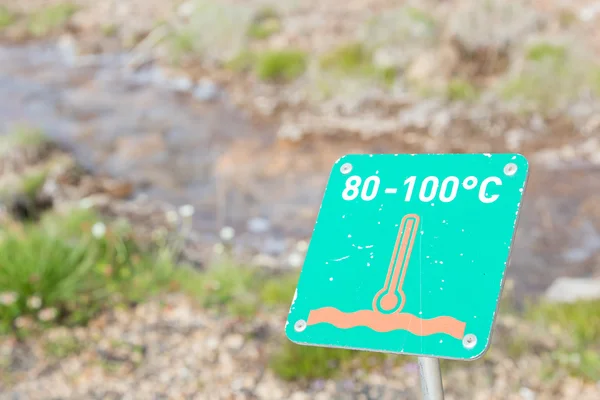Zeichen, Vorsicht heiß! — Stockfoto