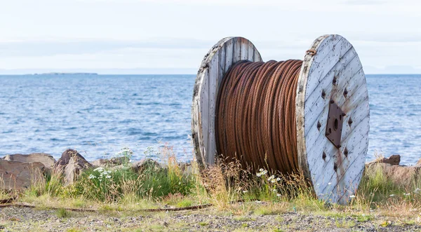 Övergivna rostiga stål kabel — Stockfoto