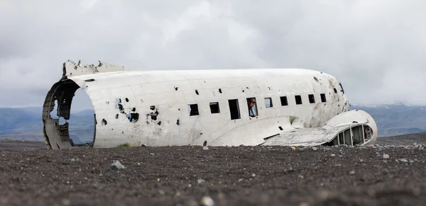 The abandoned wreck of a US military plane on Southern Iceland — Stock Photo, Image