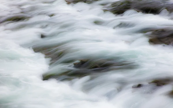 秋の水のクローズ アップ ビュー — ストック写真