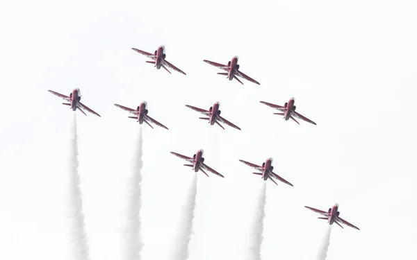 LEEUWARDEN, THE NETHERLANDS - JUNE 10, 2016: RAF Red Arrows perf — Stock Photo, Image