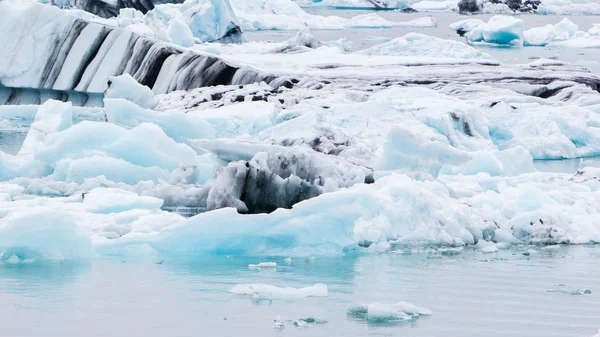 Jokulsarlon είναι μια μεγάλη λίμνη που έχει σχηματίσει στην Νοτιοανατολική Ισλανδία — Φωτογραφία Αρχείου