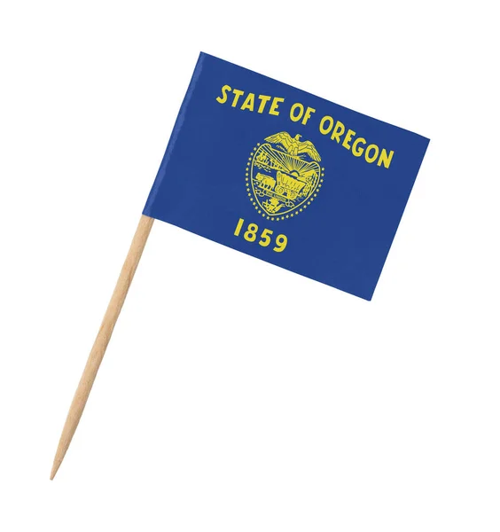 木製の棒に小さな紙の米国の州旗 オレゴン州 白に隔離 — ストック写真