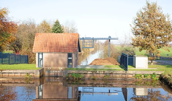 Acquedotto Nel Nord Dei Paesi Bassi Pulizia Del Fiume Frisia — Foto Stock