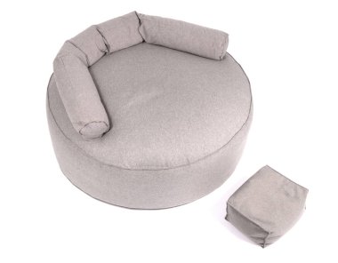 Devasa gri fasulye çantası beyaz arkaplanda izole edilmiş.