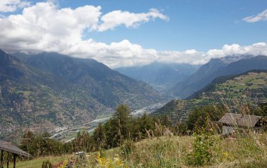 Ülkenin güneyindeki tipik İsviçre manzarası