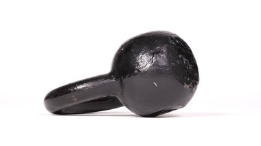 Beyaz arka planda siyah kettlebell izole