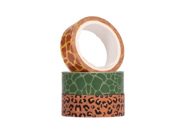 Yaratıcı yapıştırıcı bant, beyaz bir arkaplanda izole edilmiş.