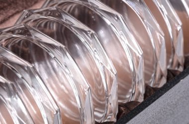 Çok eski cam bardak altlıkları, ıssız.