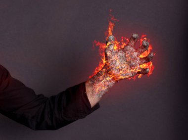 Sihirli bir şekilde yanan, siyah arka plan - güç kavramı