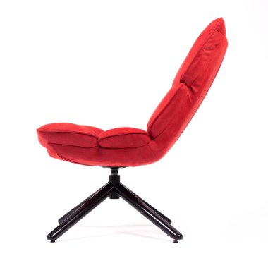 Modern kırmızı süet şezlong beyaz arka planda izole edilmiş.